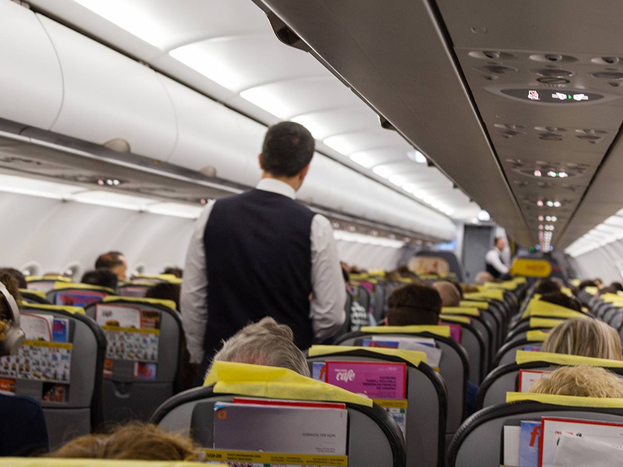 Бортпроводник отправился в ночной клуб во время пересадки и пропал без вести