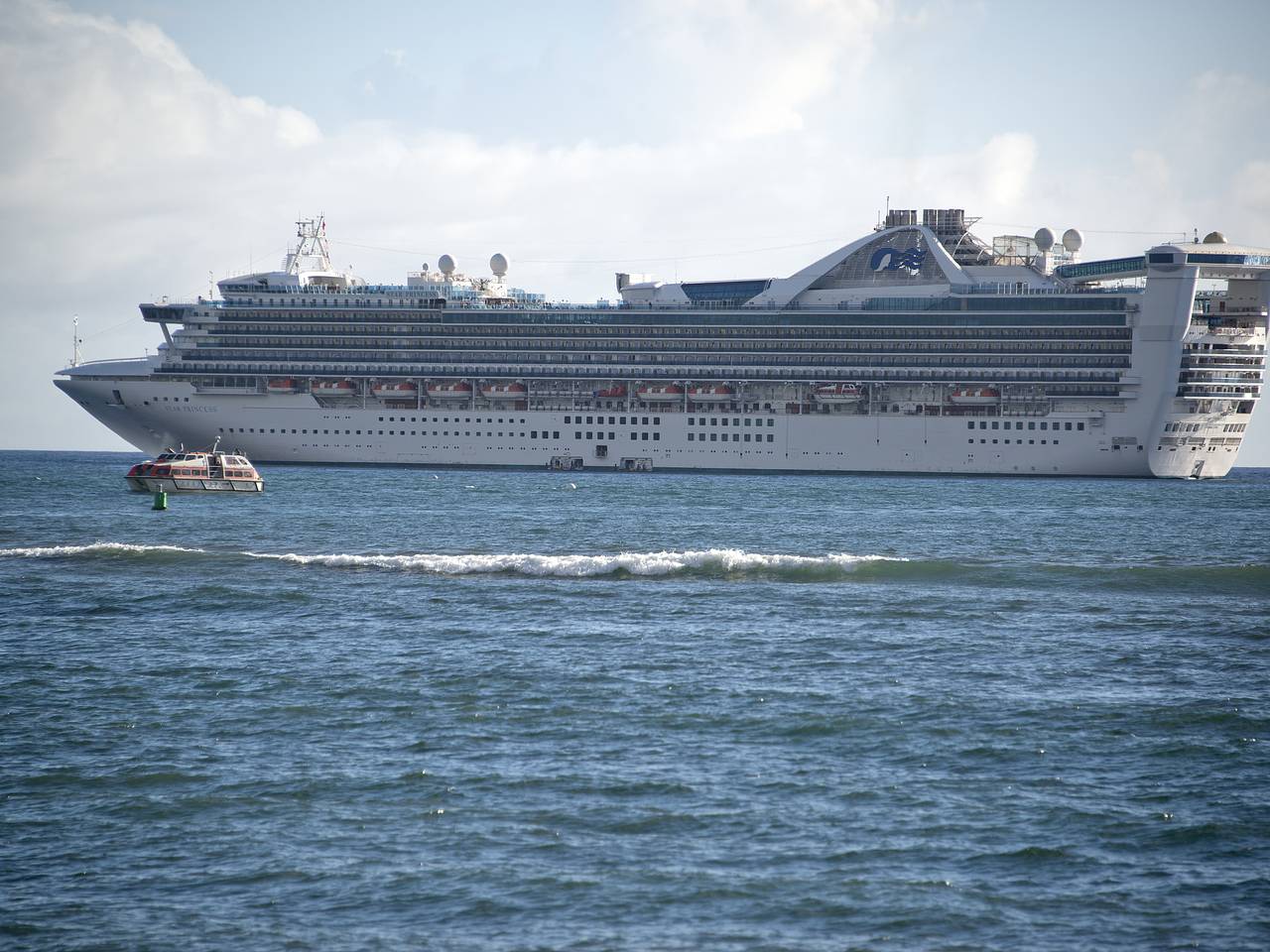 Более 150 пассажиров заразились норовирусом во время путешествия на круизном лайнере