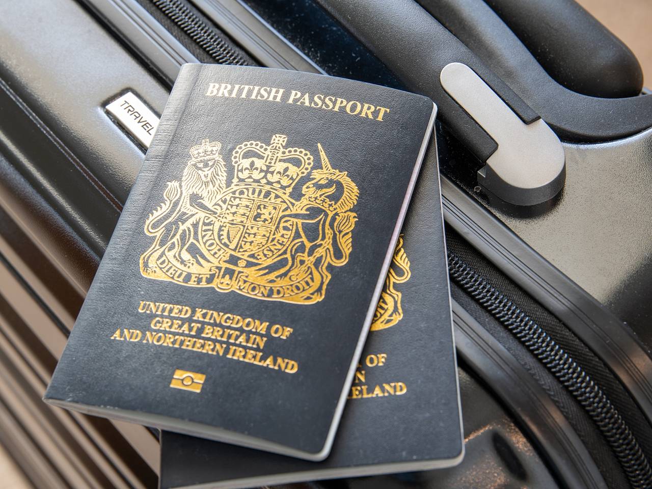 Арабы подделали паспорта ради поездки мечты и были пойманы на посадке в самолет