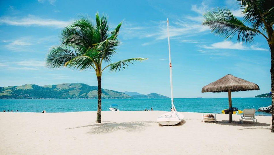 Каждый десятый турист начал задумываться, стоит ли ехать за рубеж