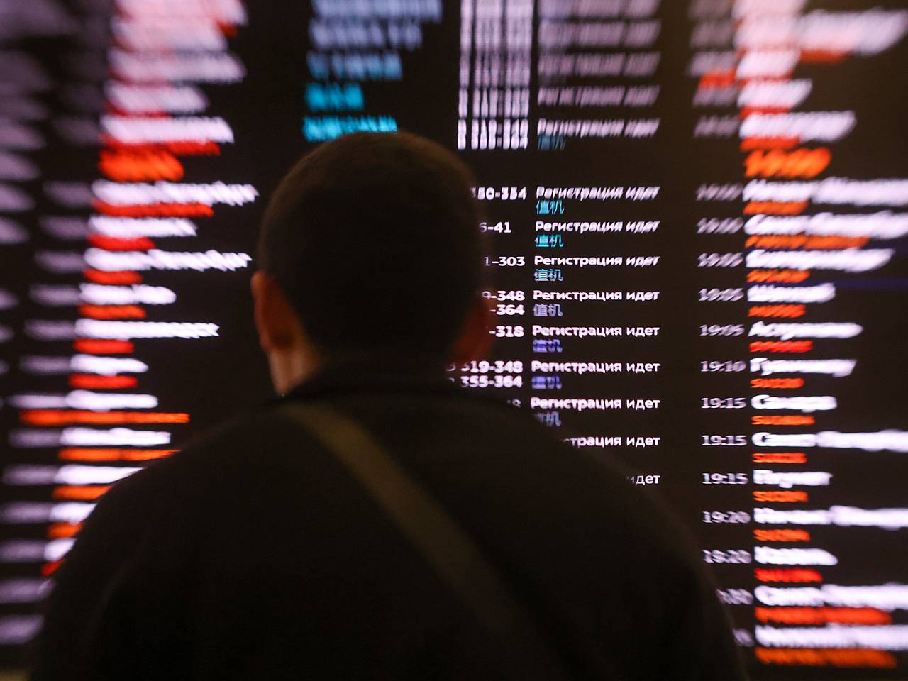 В России продлили ограничения на полеты через Иран и Израиль