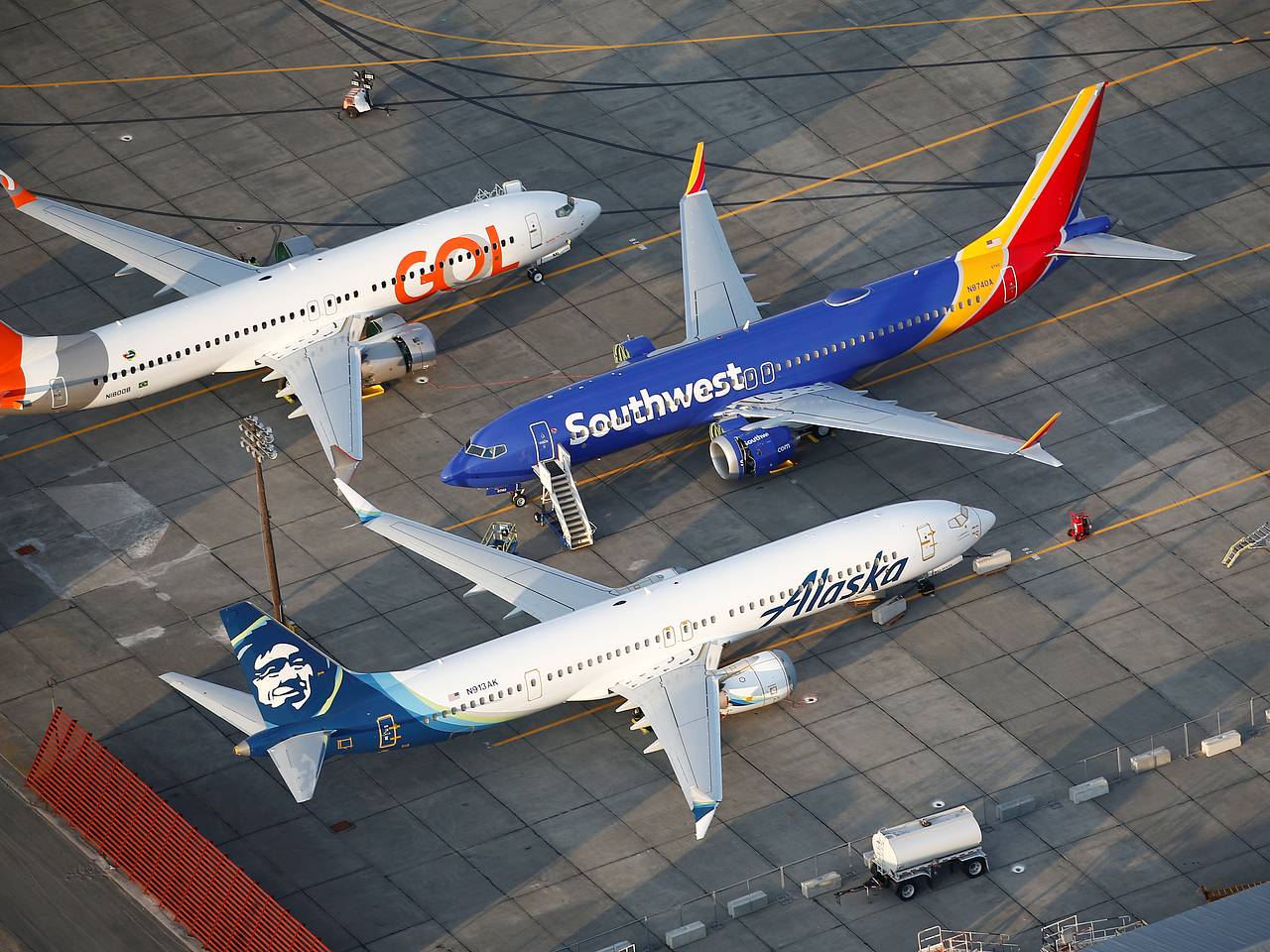 Самолет с пассажирами едва не врезался в другой лайнер во время посадки в США