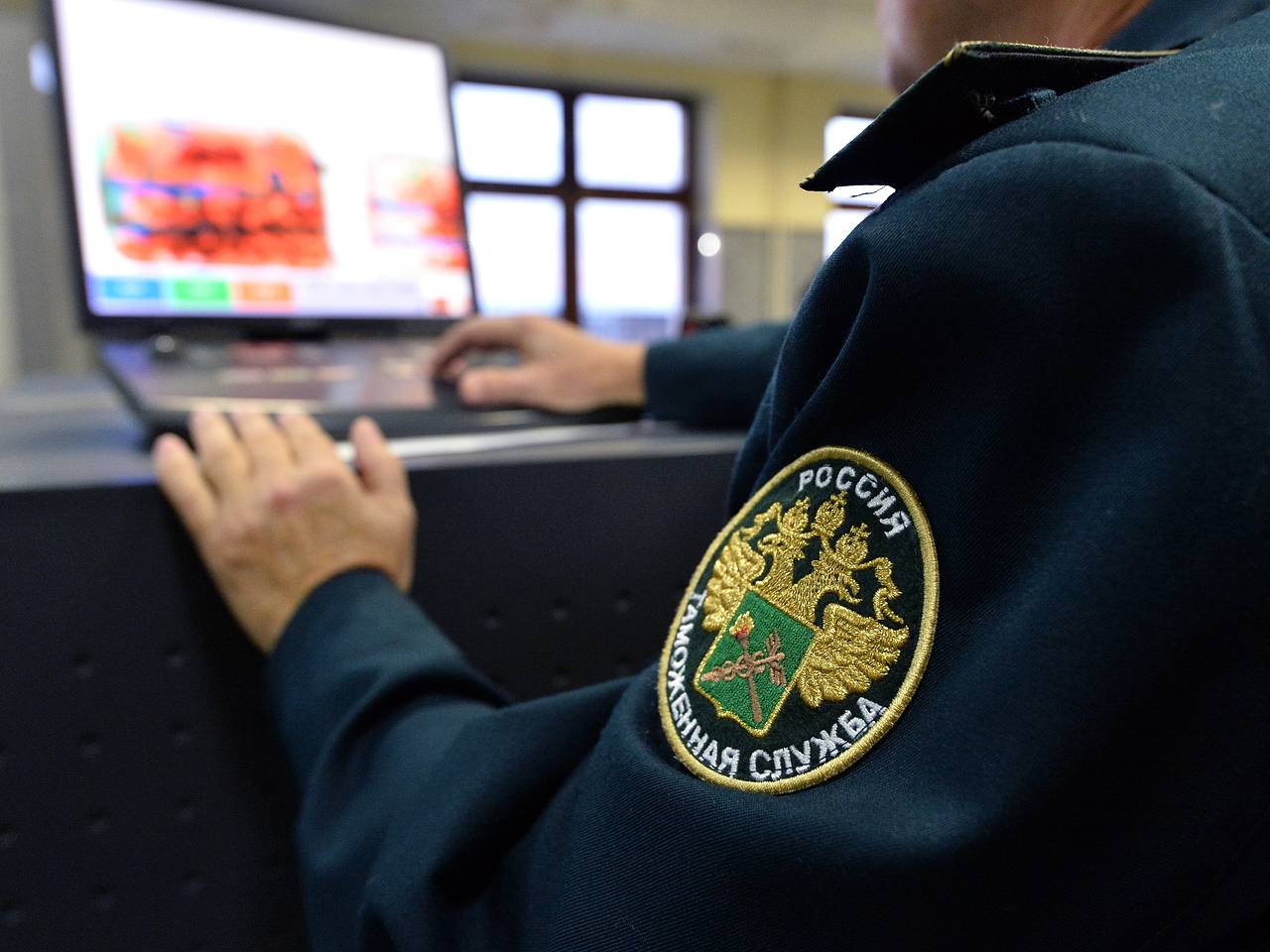 Россияне вернулись из отпуска в Азии с саженцем и стали фигурантами дела