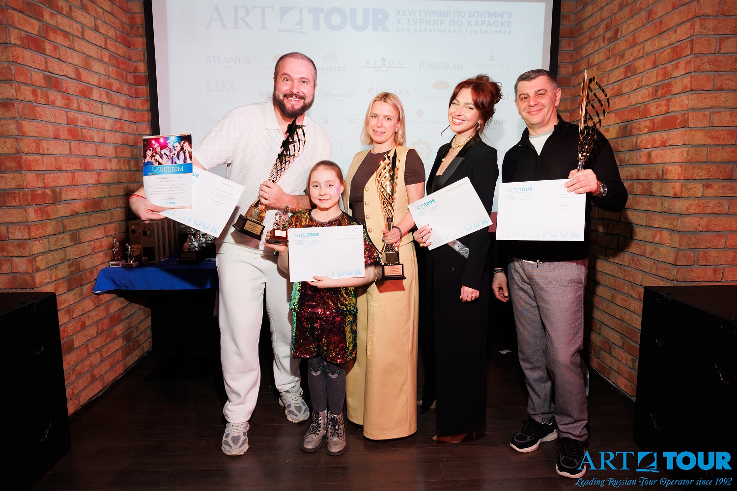 Шары и песни: «АРТ-ТУР» снова собрал партнеров на международных турнирах по боулингу и караоке Шары и песни: «АРТ-ТУР» снова собрал партнеров на международных турнирах по боулингу и караоке
