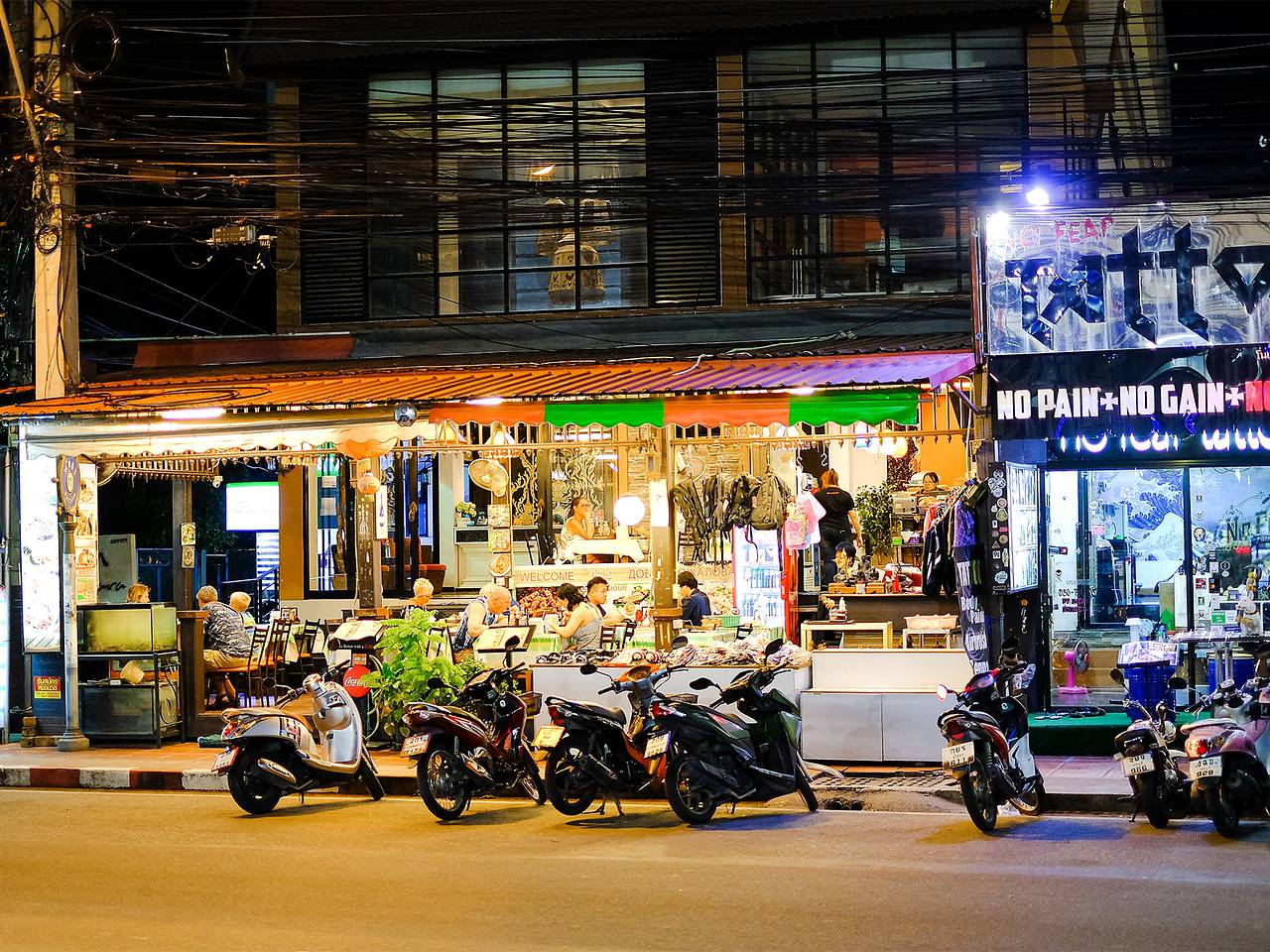 Россиянин лишился мотоцикла и телефона после пьянки с трансгендерными женщинами в Таиланде