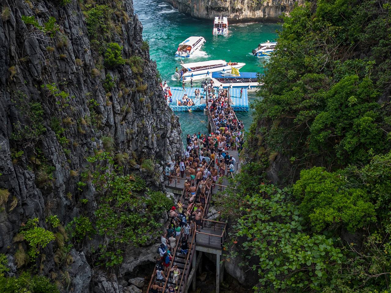 Опытная путешественница назвала отличия россиян от остальных туристов в Таиланде