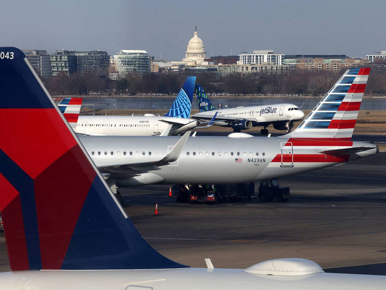 Стюардесса перепутала обычный лед с сухим и спровоцировала ожог у пассажирки самолета