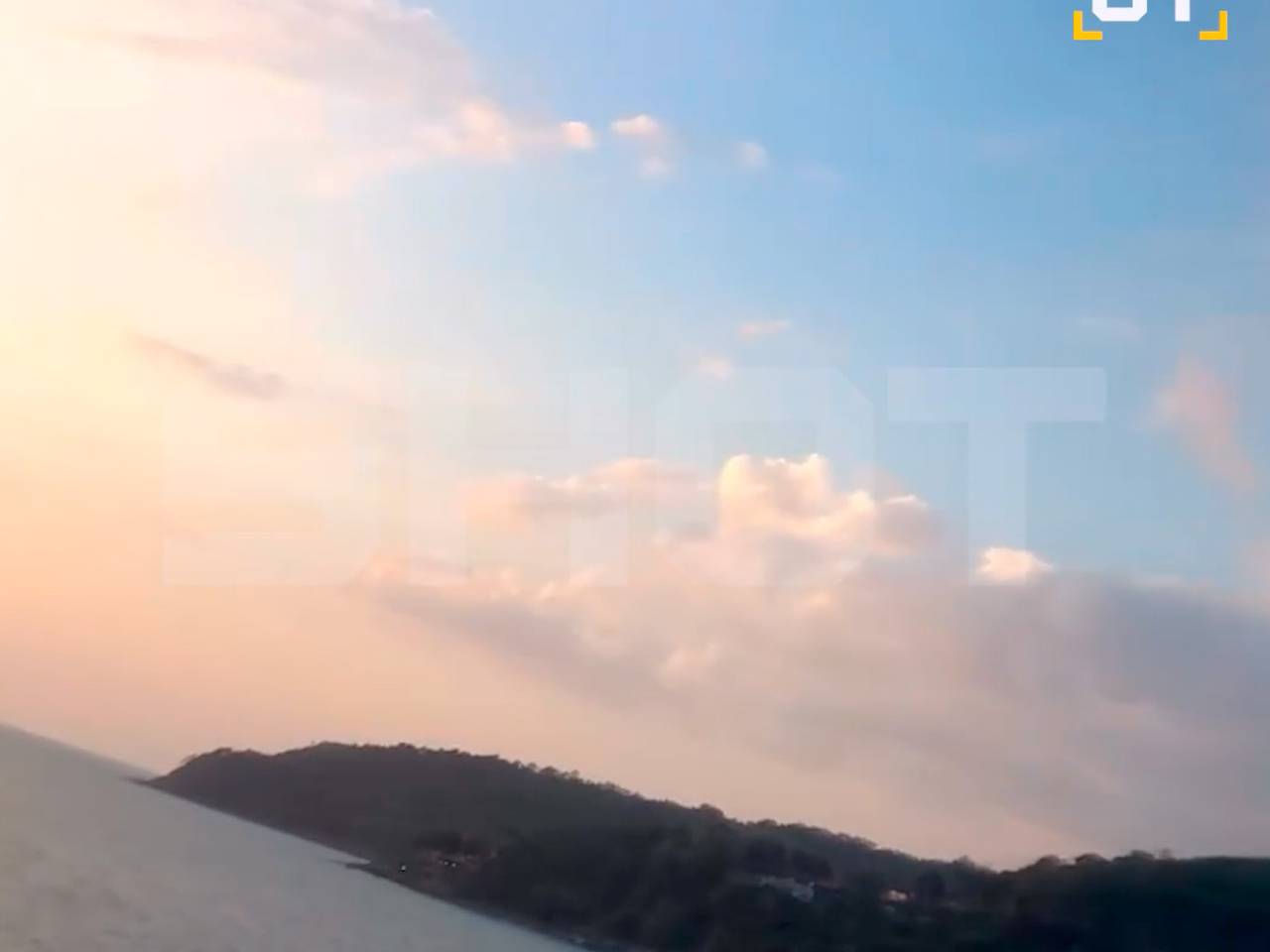 Россияне упали в океан с высоты 50 метров в Таиланде и попали на видео