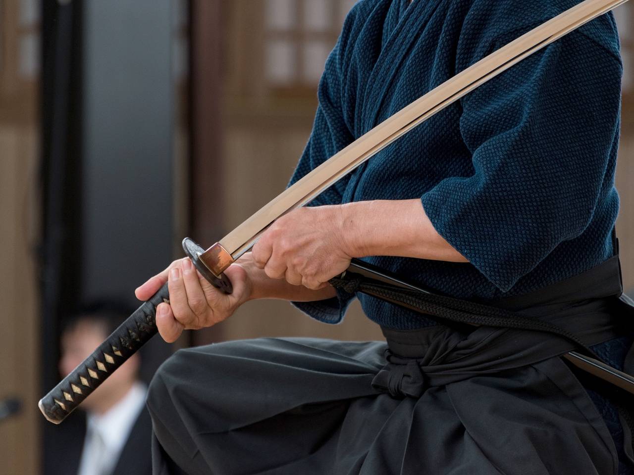 Туриста зарубили самурайским мечом на глазах у его девушки на курортном острове