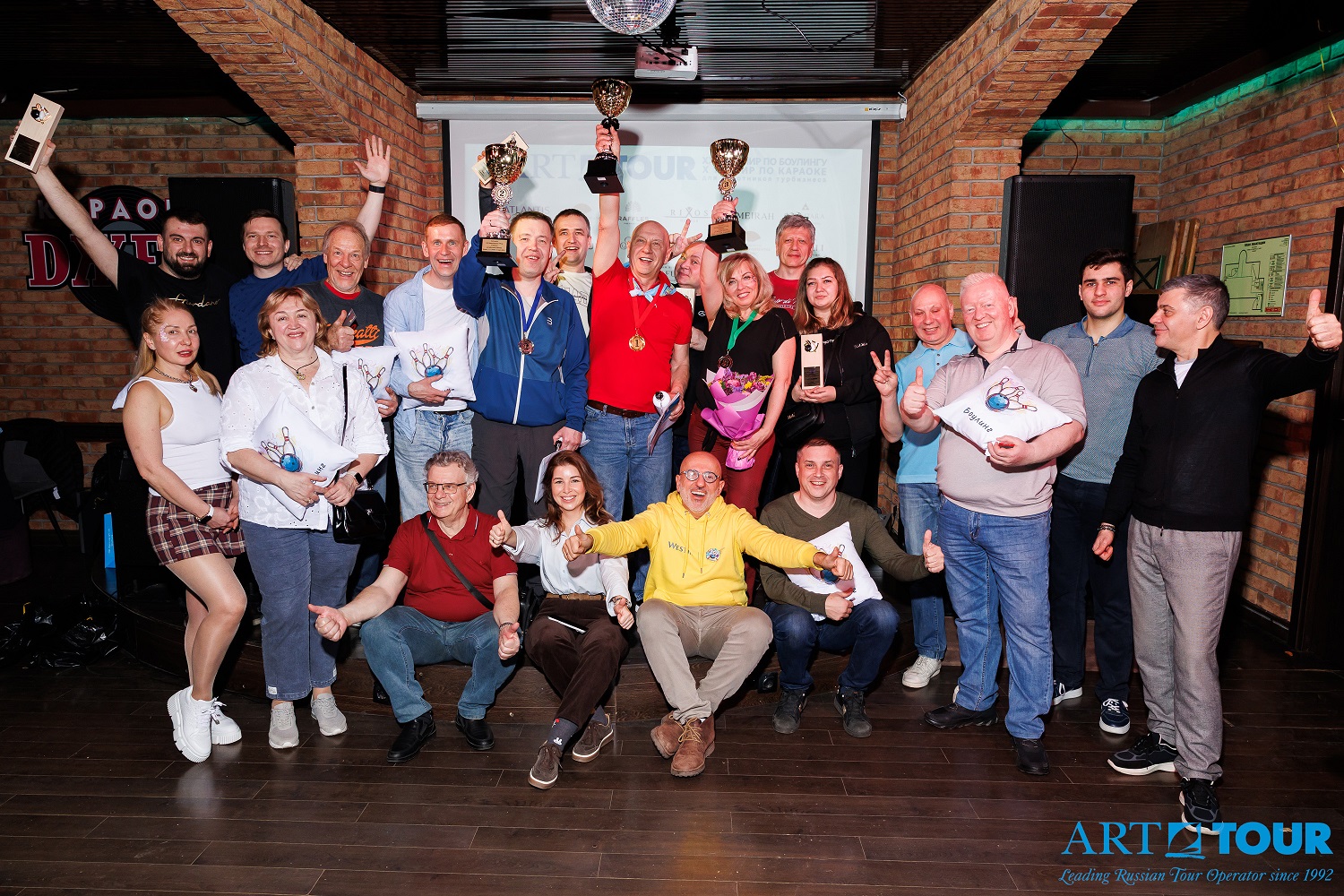 Шары и песни: «АРТ-ТУР» снова собрал партнеров на международных турнирах по боулингу и караоке Шары и песни: «АРТ-ТУР» снова собрал партнеров на международных турнирах по боулингу и караоке