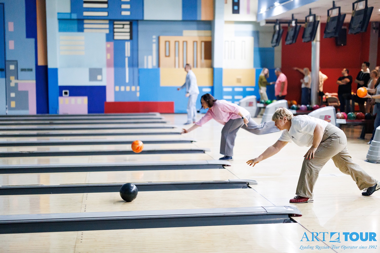 Шары и песни: «АРТ-ТУР» снова собрал партнеров на международных турнирах по боулингу и караоке Шары и песни: «АРТ-ТУР» снова собрал партнеров на международных турнирах по боулингу и караоке