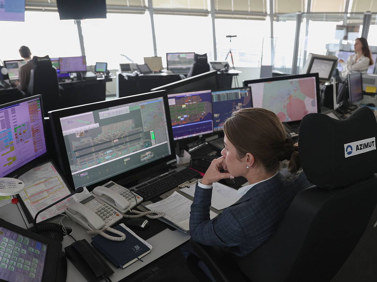 Самолет приготовился к аварийной посадке в аэропорту Москвы