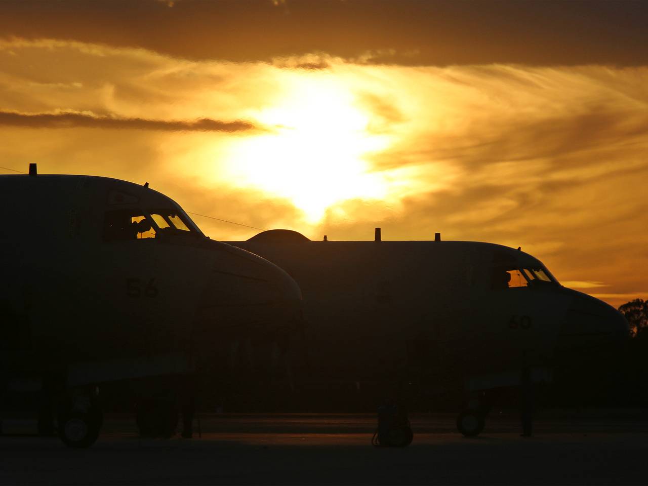 Пожилых людей и детей заперли в самолете в российском аэропорту