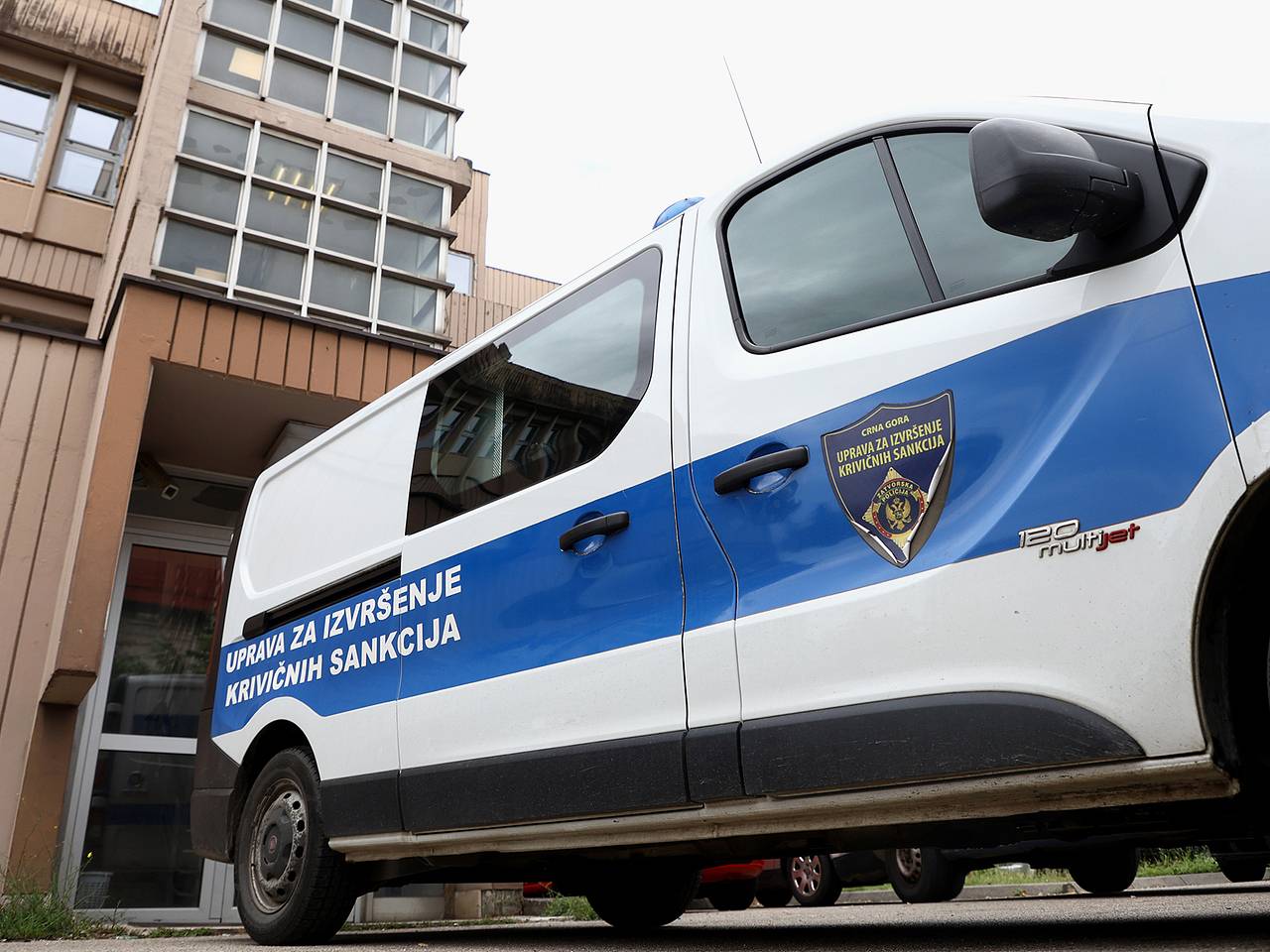 Мать и дочь отправились на отдых в Черногорию и после прилета попали под машину