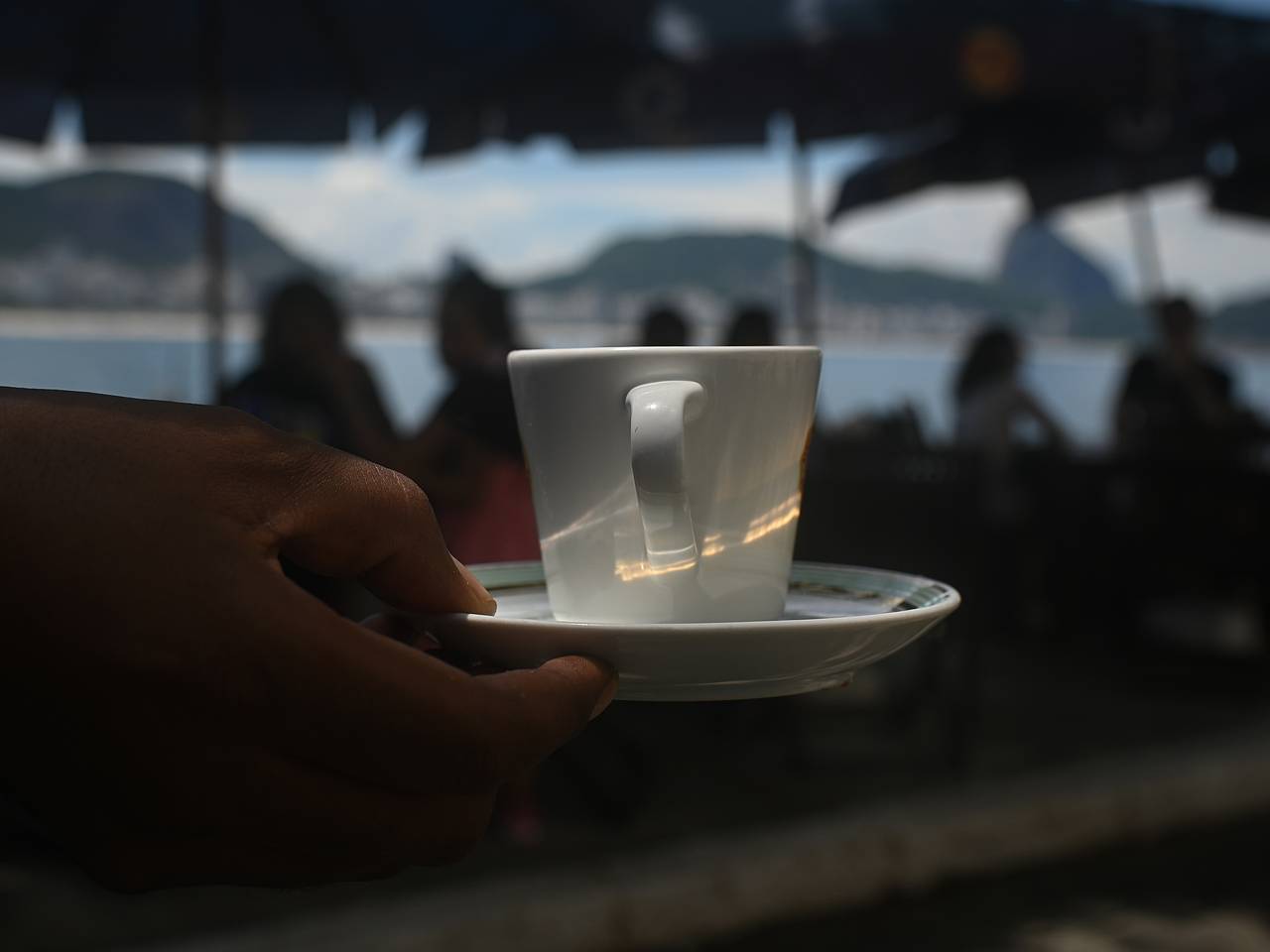 Туристке пригрозили тюрьмой за оскорбительную пародию на официантку в Бразилии