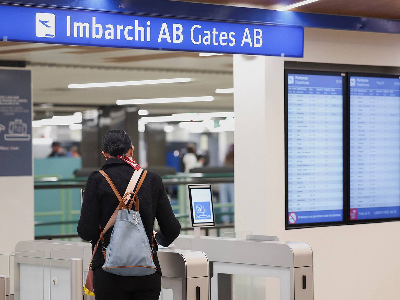 Самолет улетел без 80 пассажиров из-за огромных очередей в аэропорту Европы