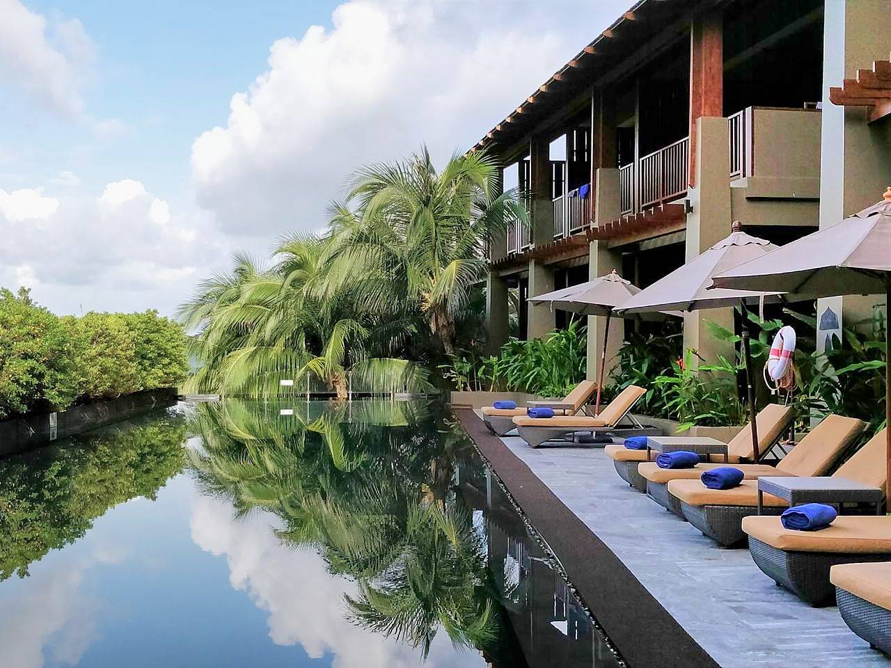 Бездыханного россиянина нашли под окнами люксового кондоминиума в стране Азии