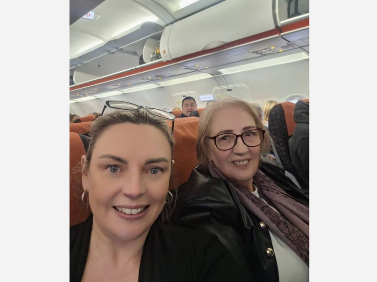 Пять пассажиров высадили из самолета из-за их веса