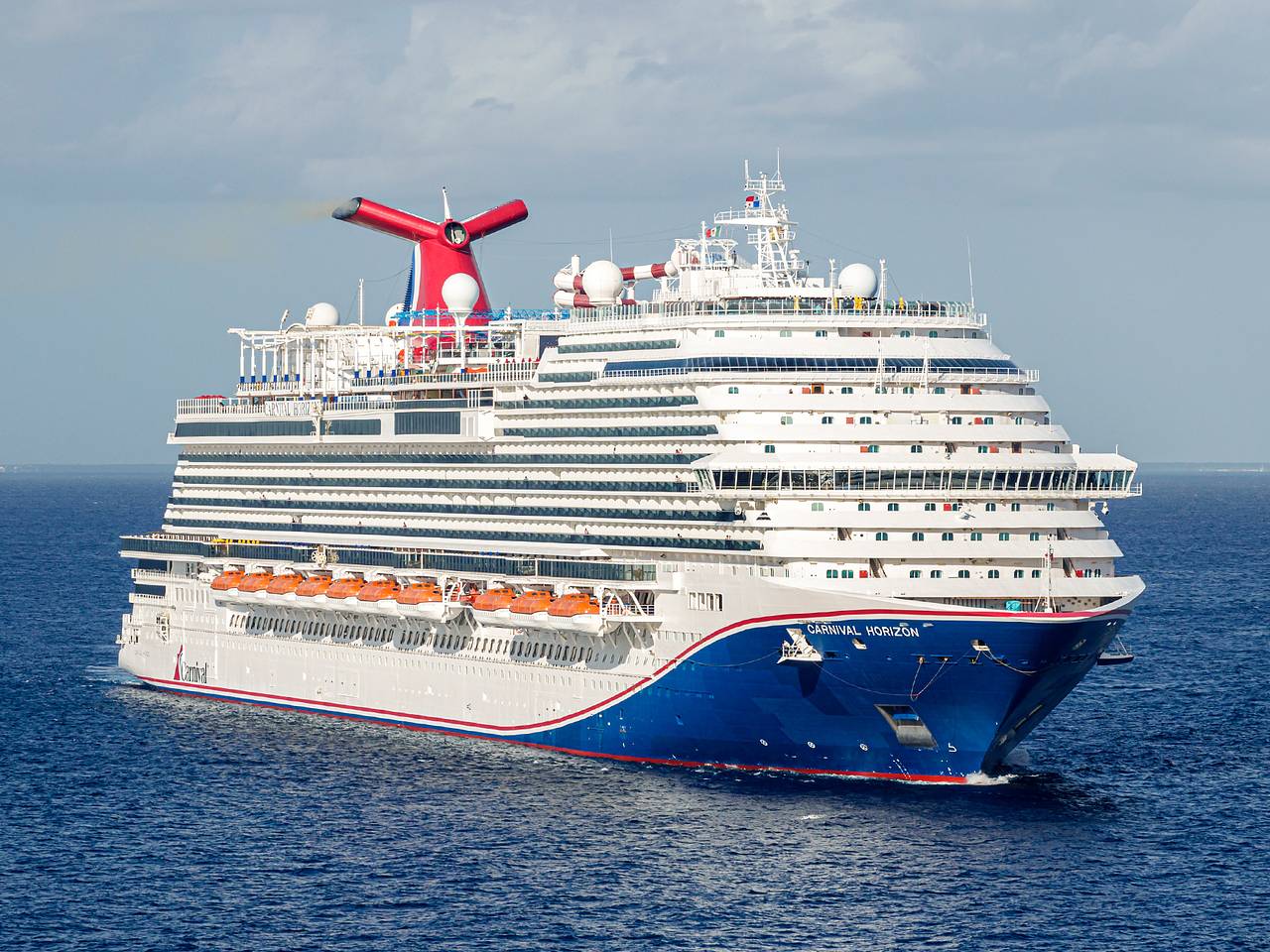 Сводный брат изнасиловал сестру и расправился с ней в каюте круизного лайнера