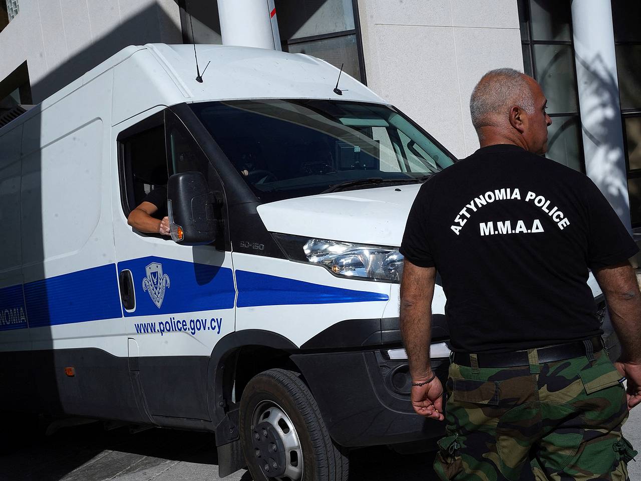 Россиянин в первый день отпуска на Северном Кипре начал душить полицейского