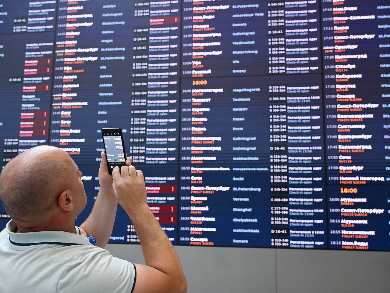 Пассажиры заплатили за билеты в Петербург и остались без перелетов по вине авиакомпании