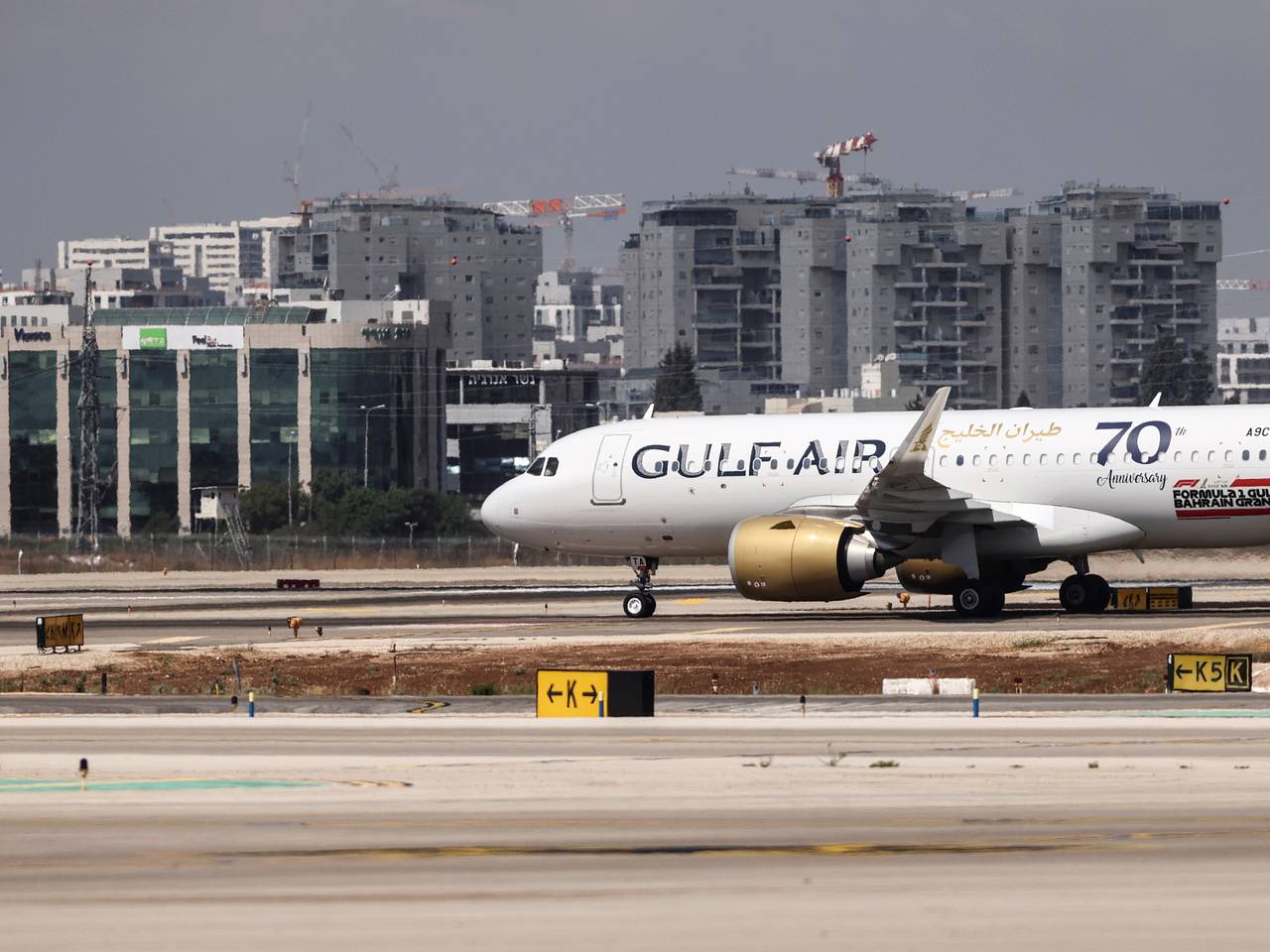 Бахрейн впервые с 28 февраля открыл небо