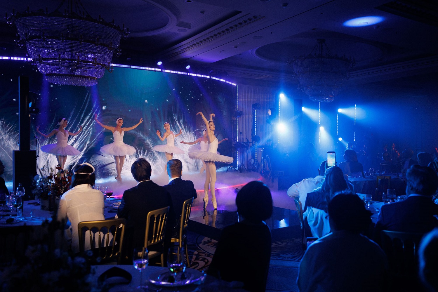 Русский стиль, 1200 агентов, ИИ-ассистент: как прошел юбилейный День &laquo;Русского Экспресса&raquo;