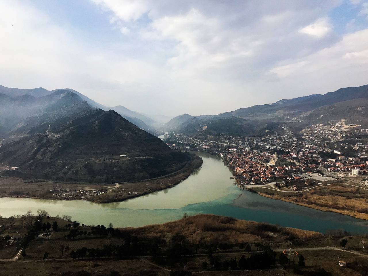 Россияне бросились скупать дорогие туры в Грузию