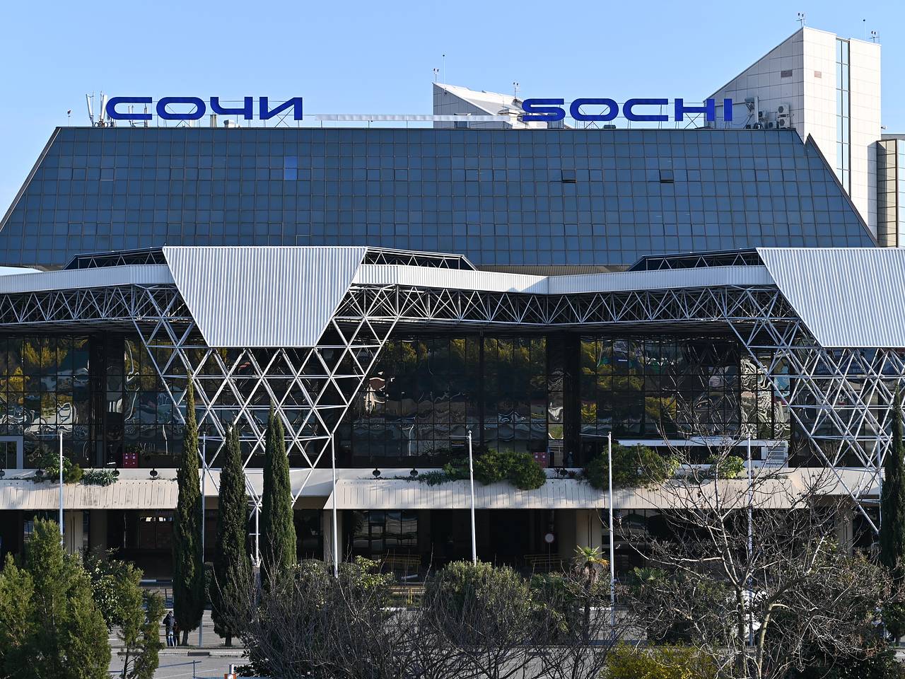 Собирающиеся в Турцию россияне застряли в аэропорту Сочи на 30 часов