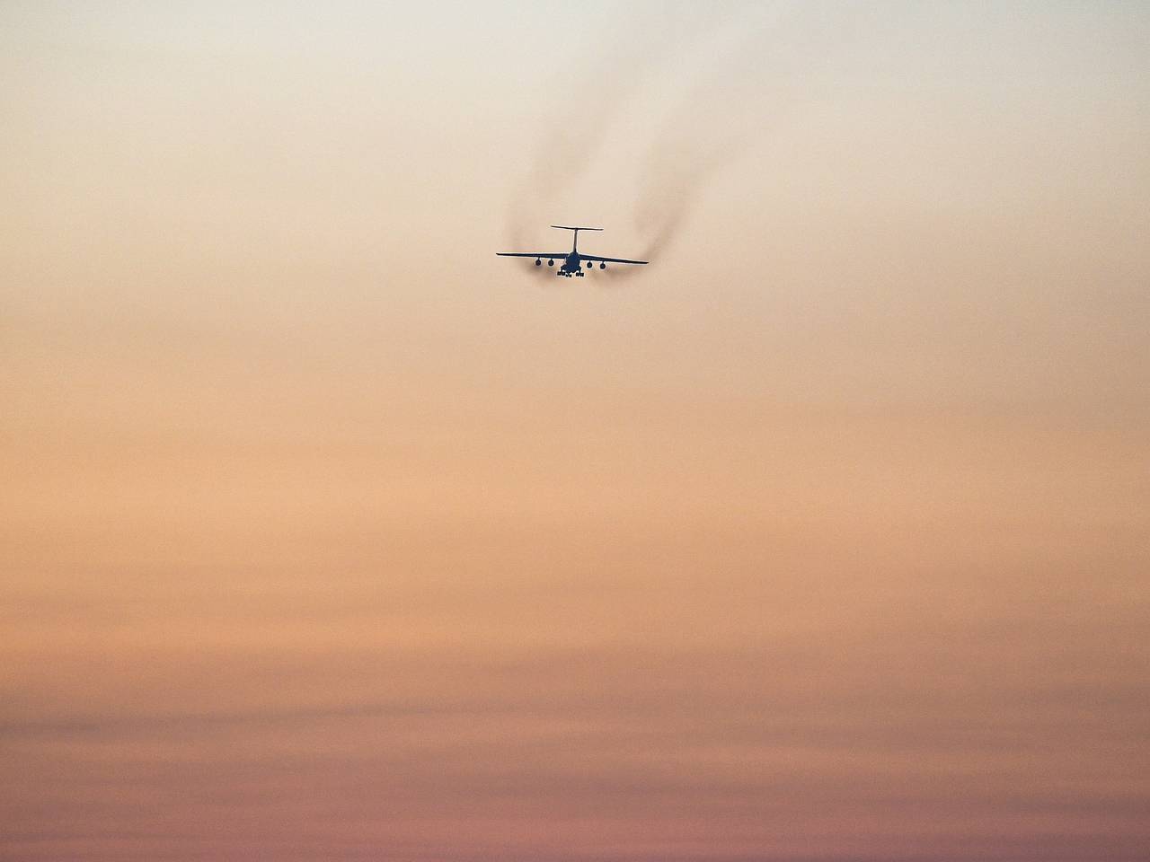 Летевший в Турцию самолет с россиянами экстренно сел в Румынии