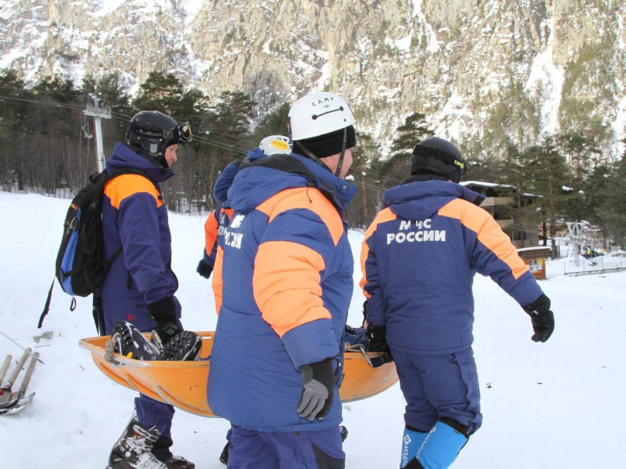 Режим ЧС ввели в российском регионе после смерти туристов