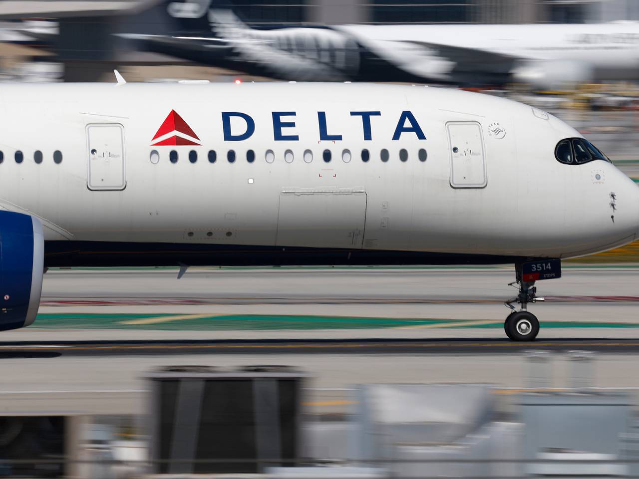 Пилот прервал разгон по взлетной полосе со словами &laquo;аллигатор сидит на двух лапах&raquo;