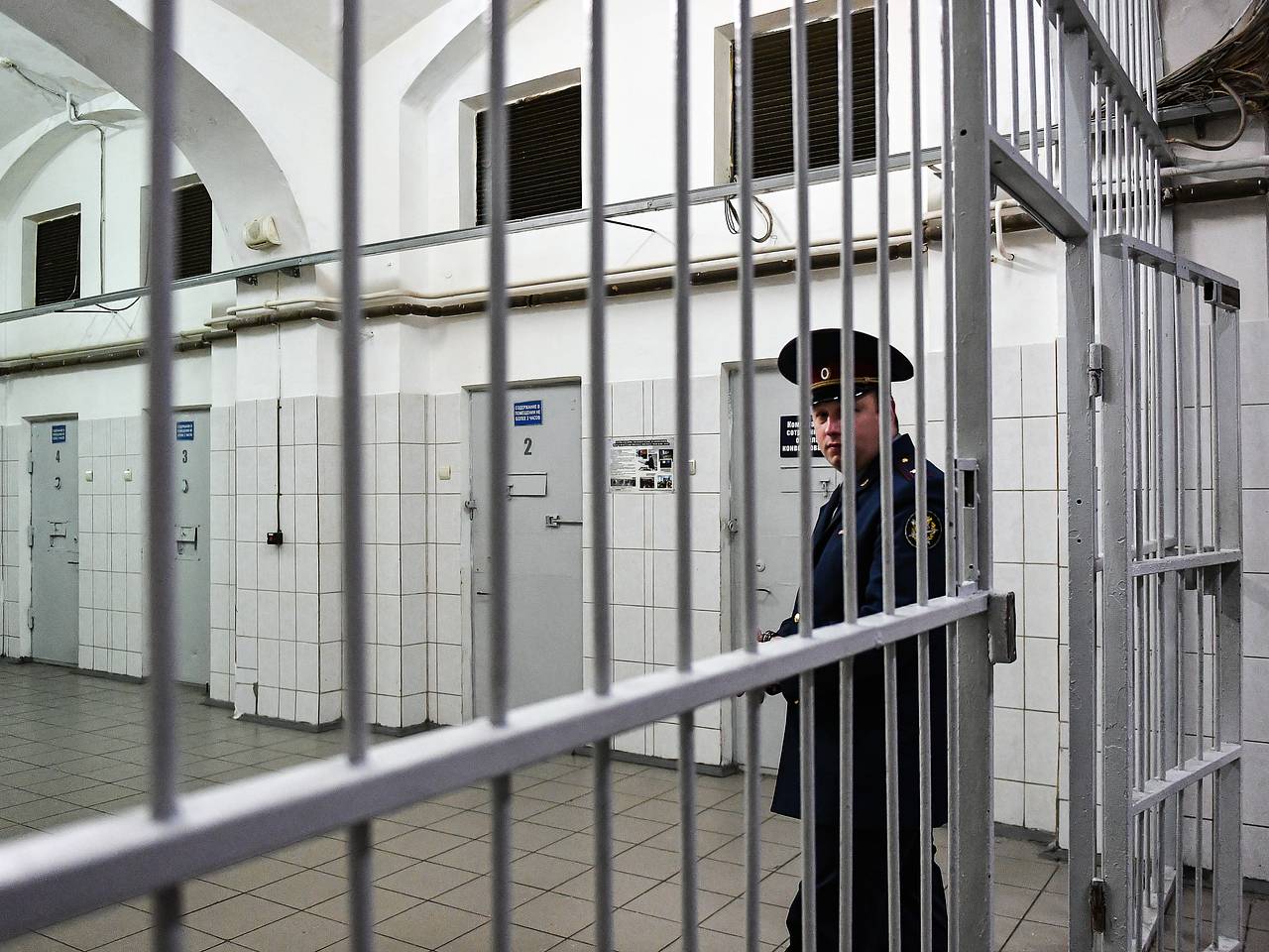 Пассажир российского самолета занимался непристойностями при ребенке и попал в тюрьму