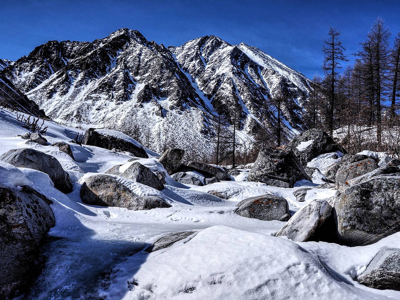 Раскрыта стоимость смертельного восхождения туристов на гору в Бурятии
