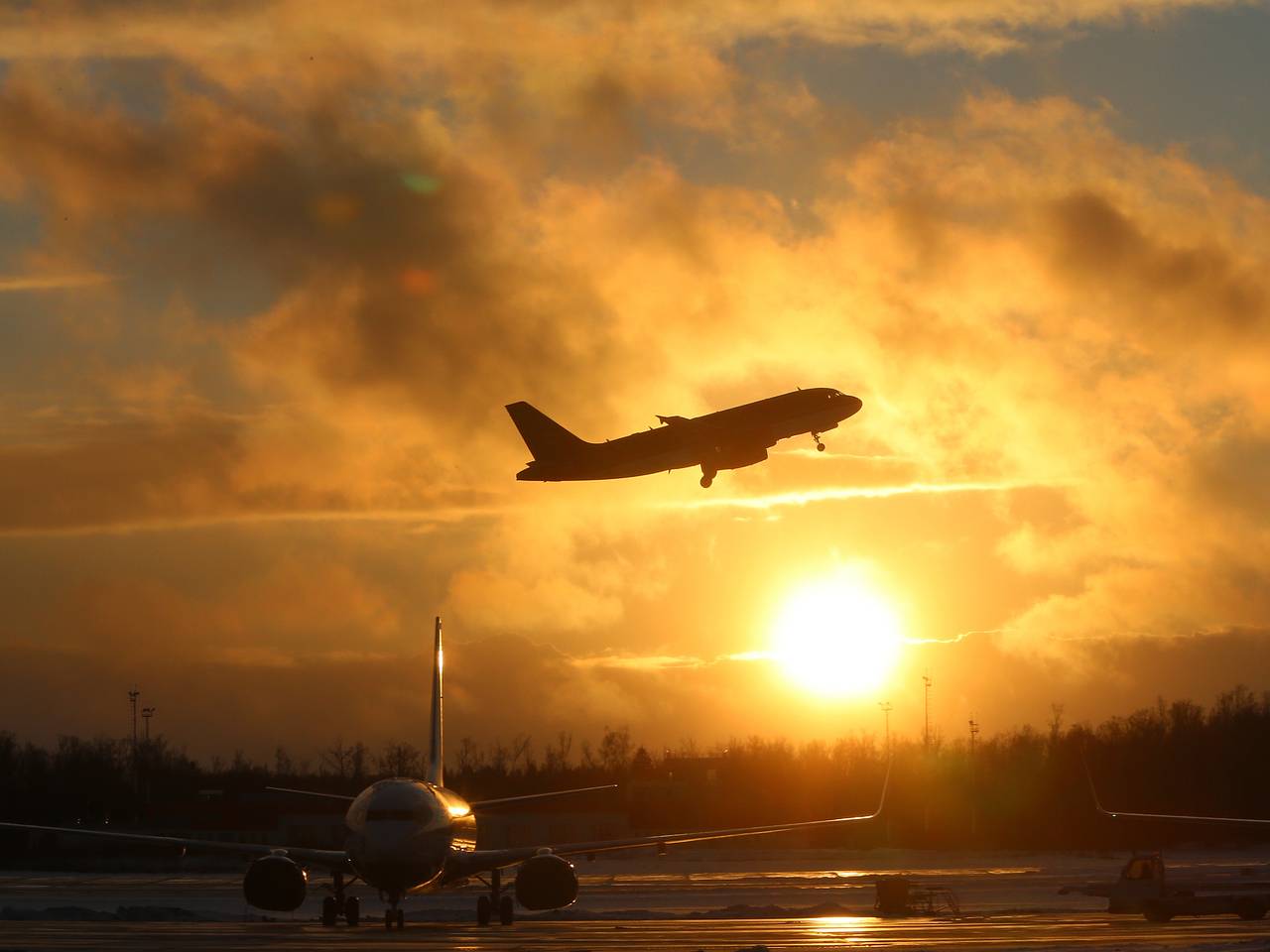 Лобовое стекло российского самолета треснуло во время рейса в Таиланд