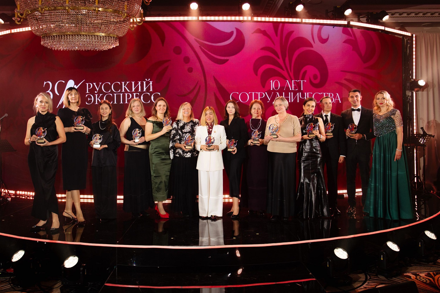 Русский стиль, 1200 агентов, ИИ-ассистент: как прошел юбилейный День &laquo;Русского Экспресса&raquo;