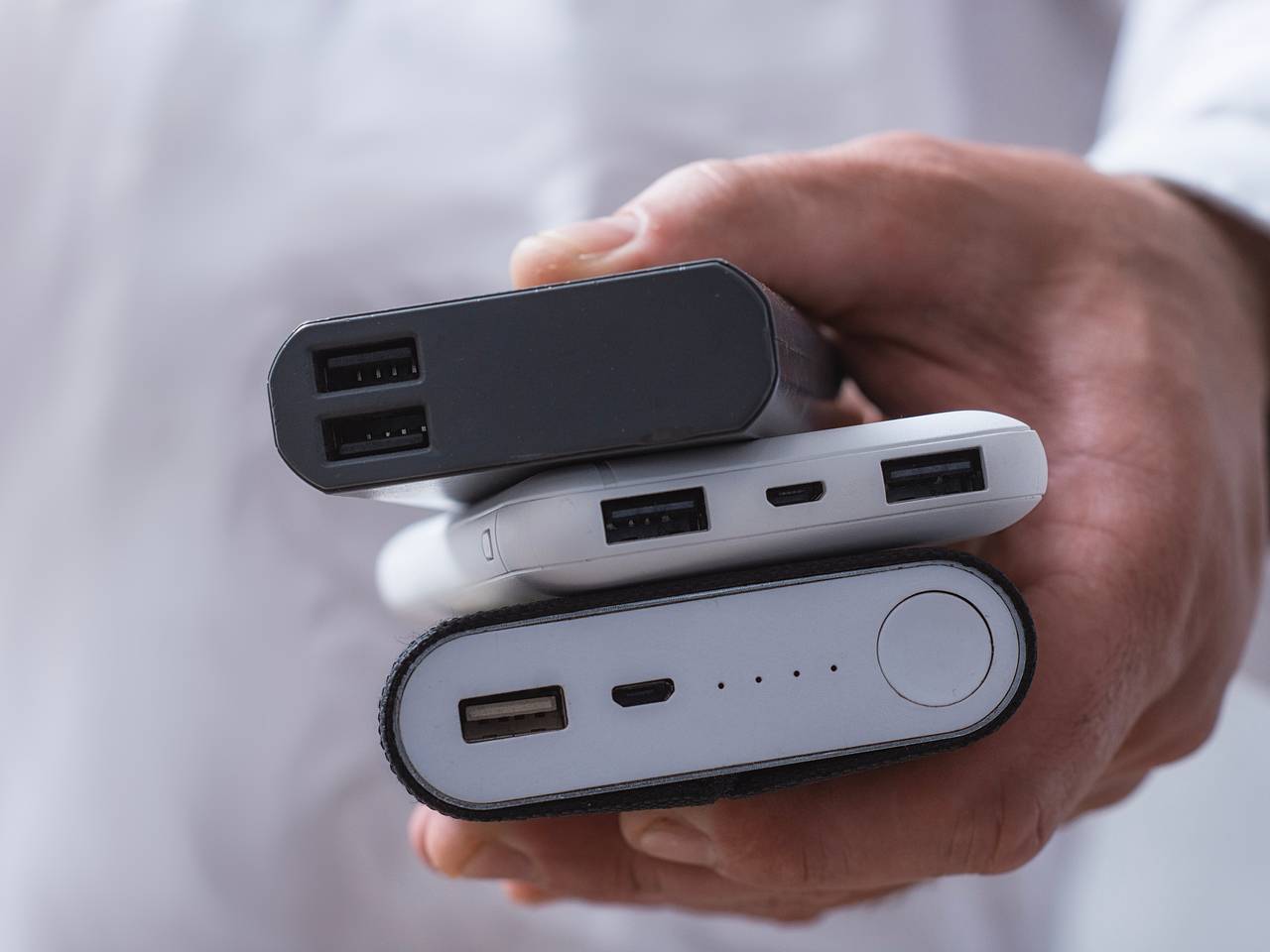 В России предложили запретить пауэрбанки на борту самолетов