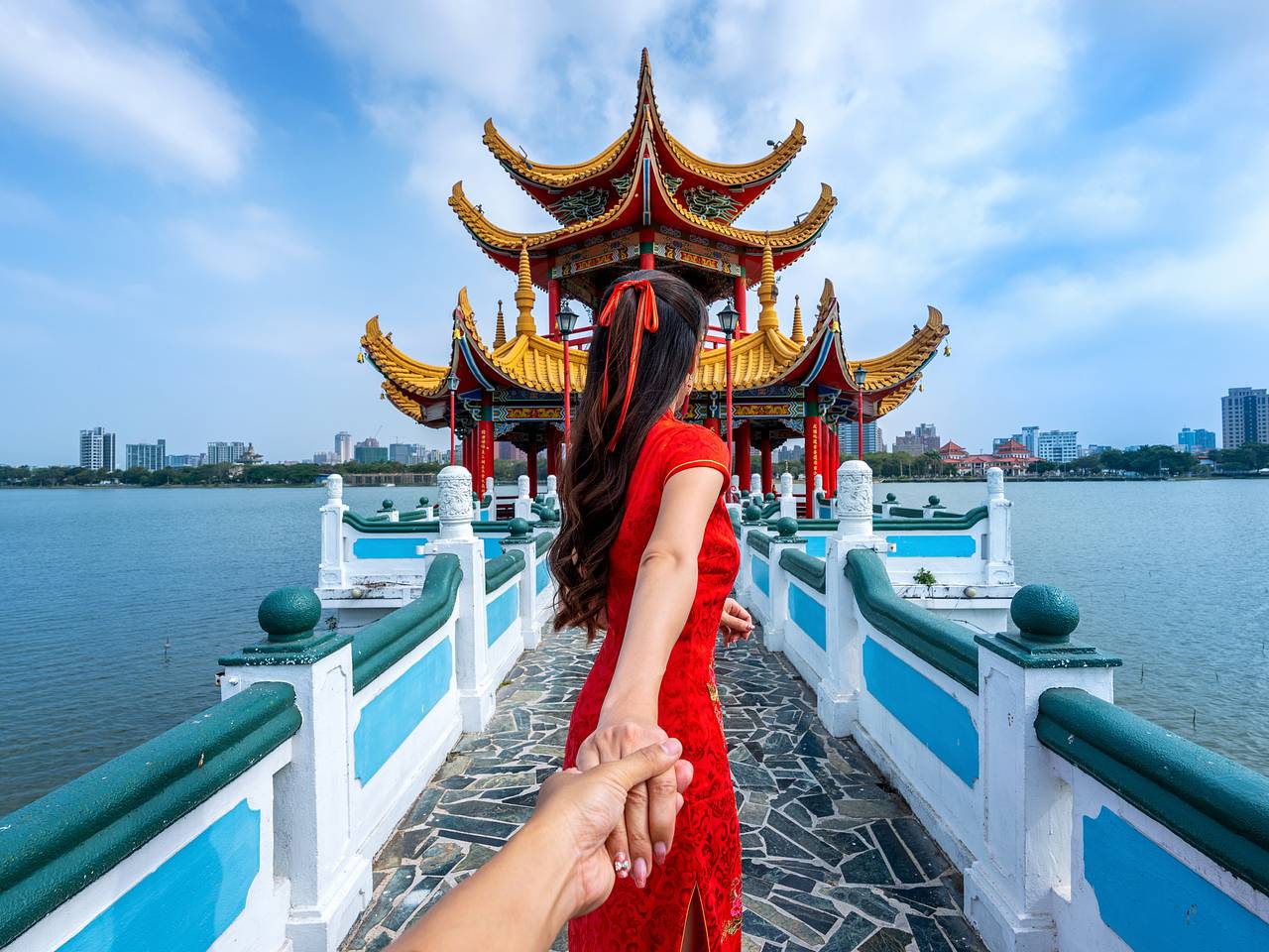 Назван топ безвизовых направлений для россиян летом