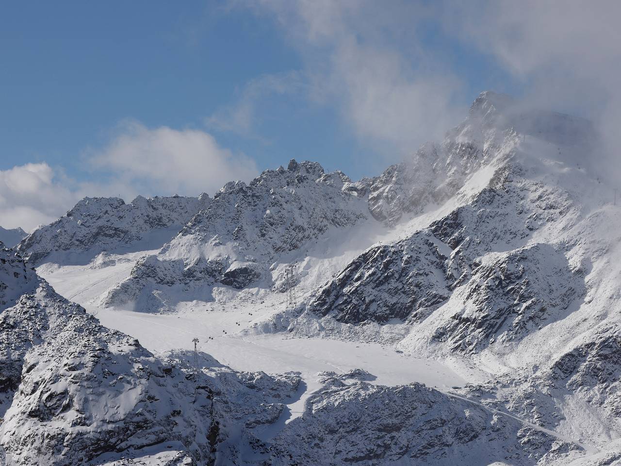 Турист отправился в горы с друзьями, сорвался у них на глазах и не выжил
