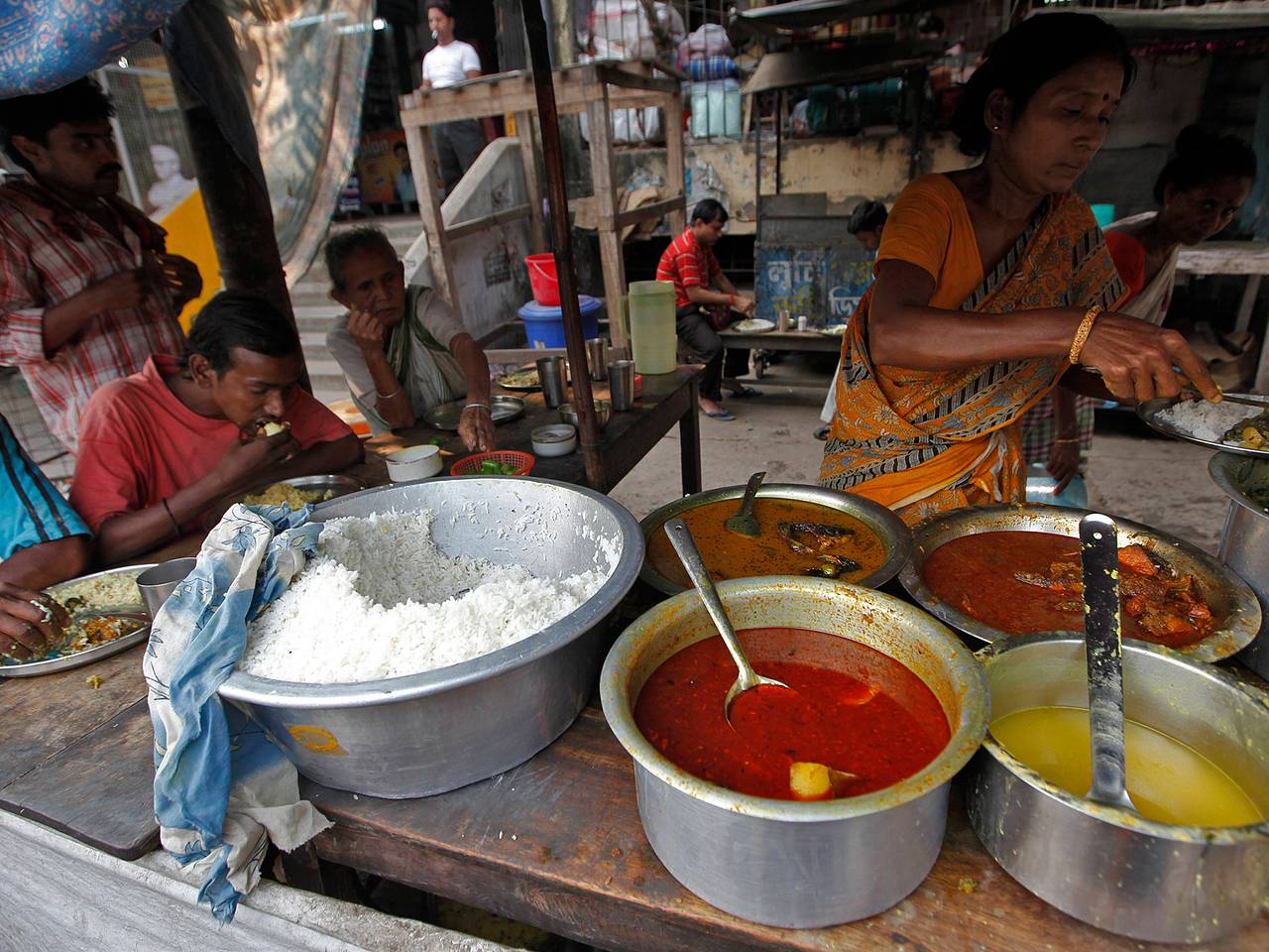 Россиянам посоветовали избегать некоторых продуктов и напитков в Азии