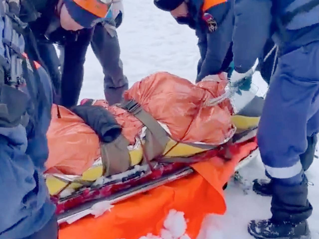 Эвакуация травмированной туристки в горах Сочи попала на видео