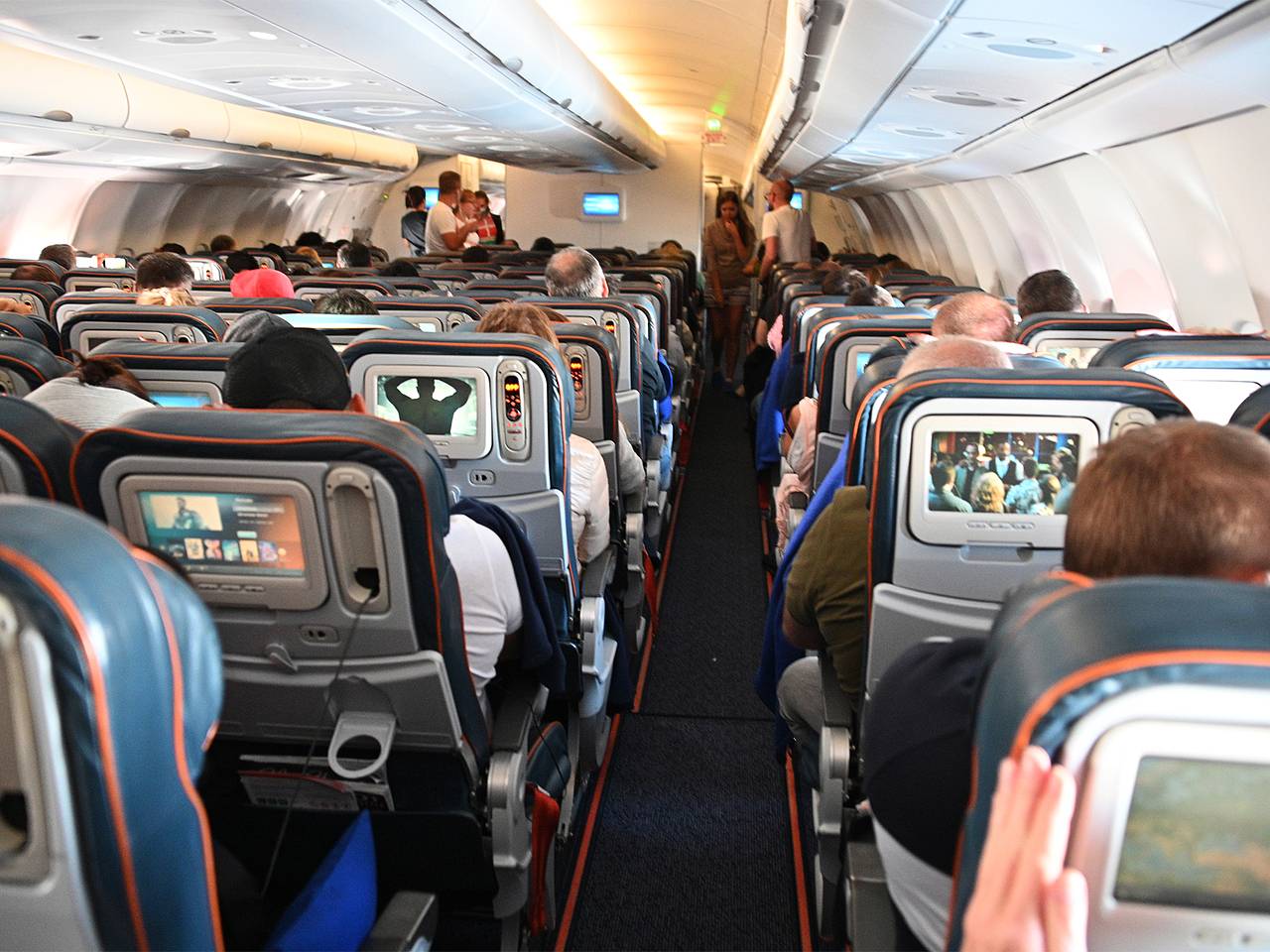 Летевший в Сочи самолет вынужденно сел в другом городе