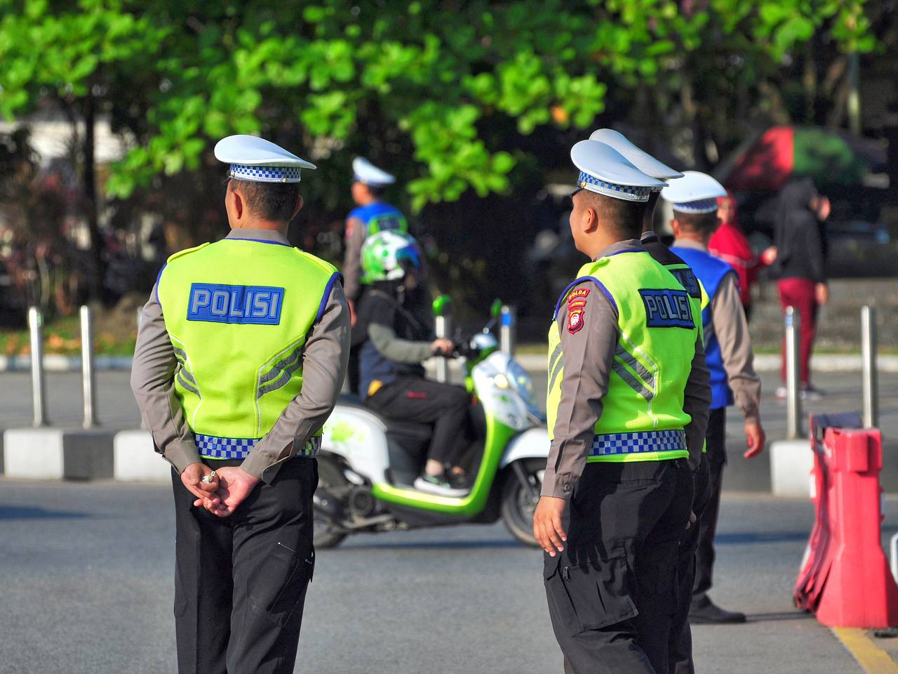 Парапланеристы почувствовали неприятный запах и наткнулись на тело туриста