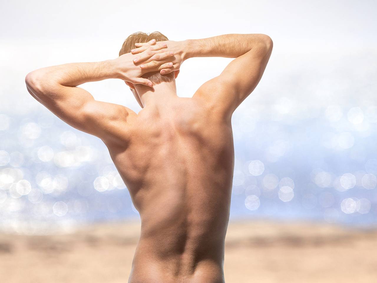 Турист в шутку прошелся голышом по курорту Европы и получил срок