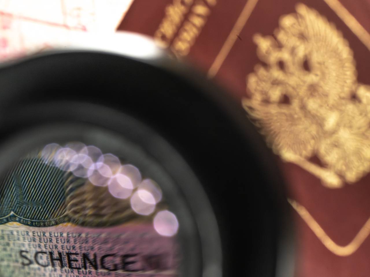 С россиян начали брать по 25 тысяч рублей за попытку оформить визу в одну страну Европы