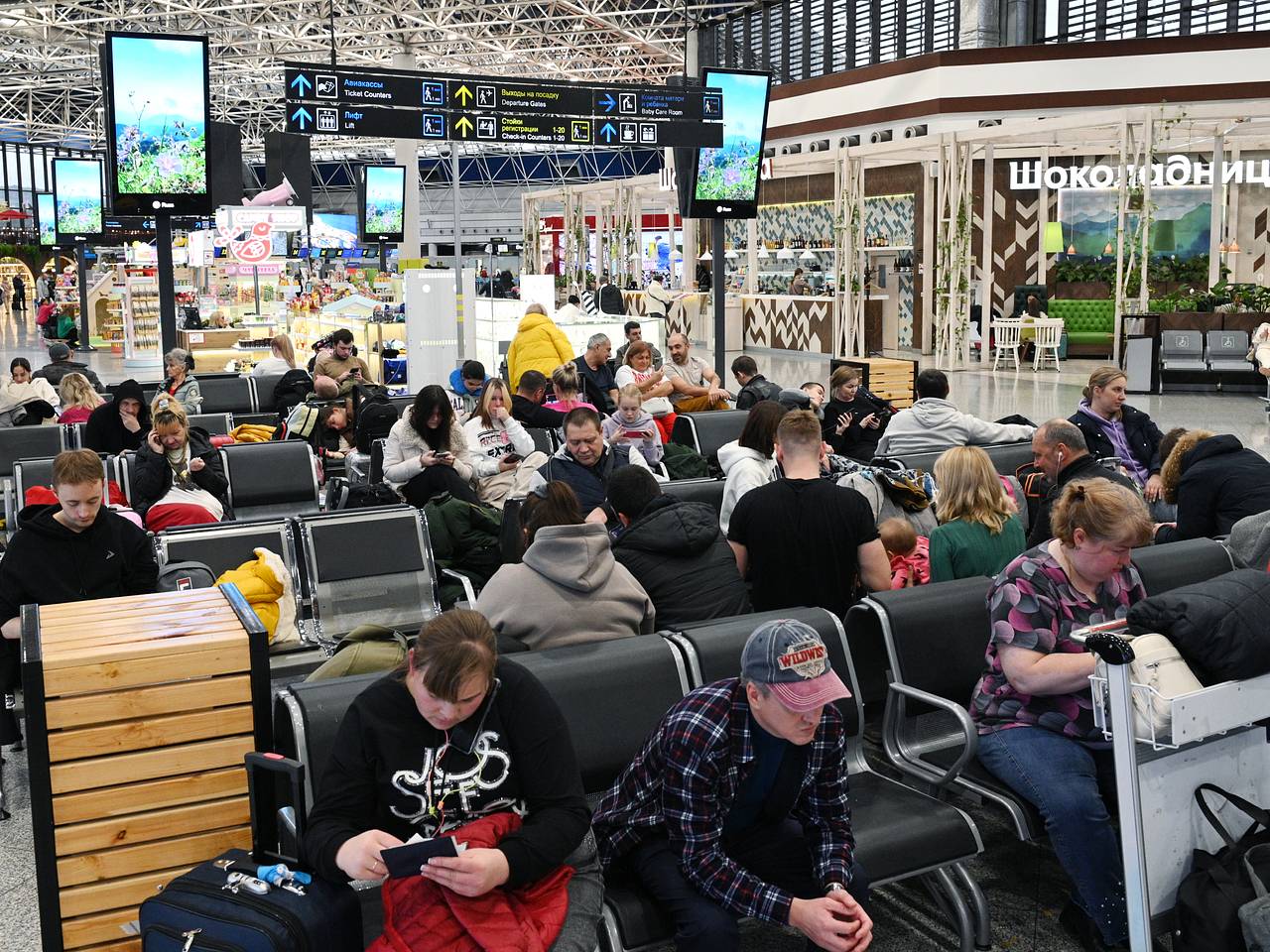 Задержки рейсов достигли 17 часов из-за ограничений в аэропорту Сочи