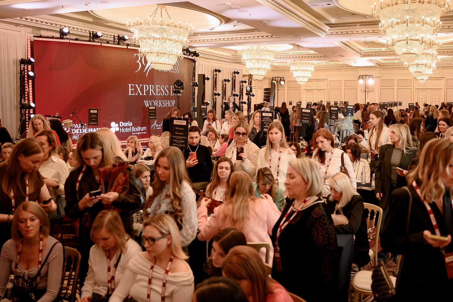 Русский стиль, 1200 агентов, ИИ-ассистент: как прошел юбилейный День &laquo;Русского Экспресса&raquo;