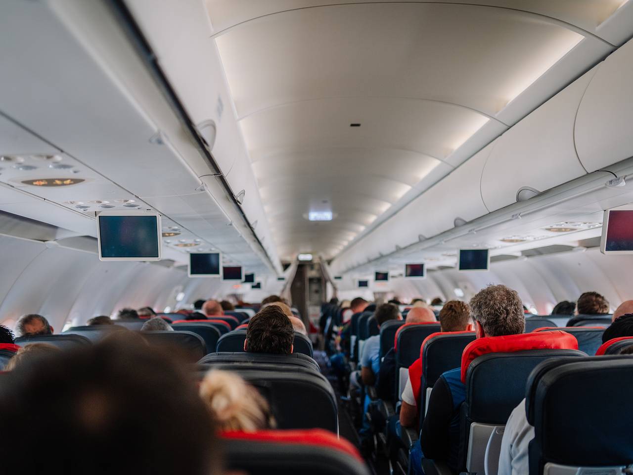 Врачи четыре часа спасали мальчика в самолете во время рейса из Таиланда в Россию