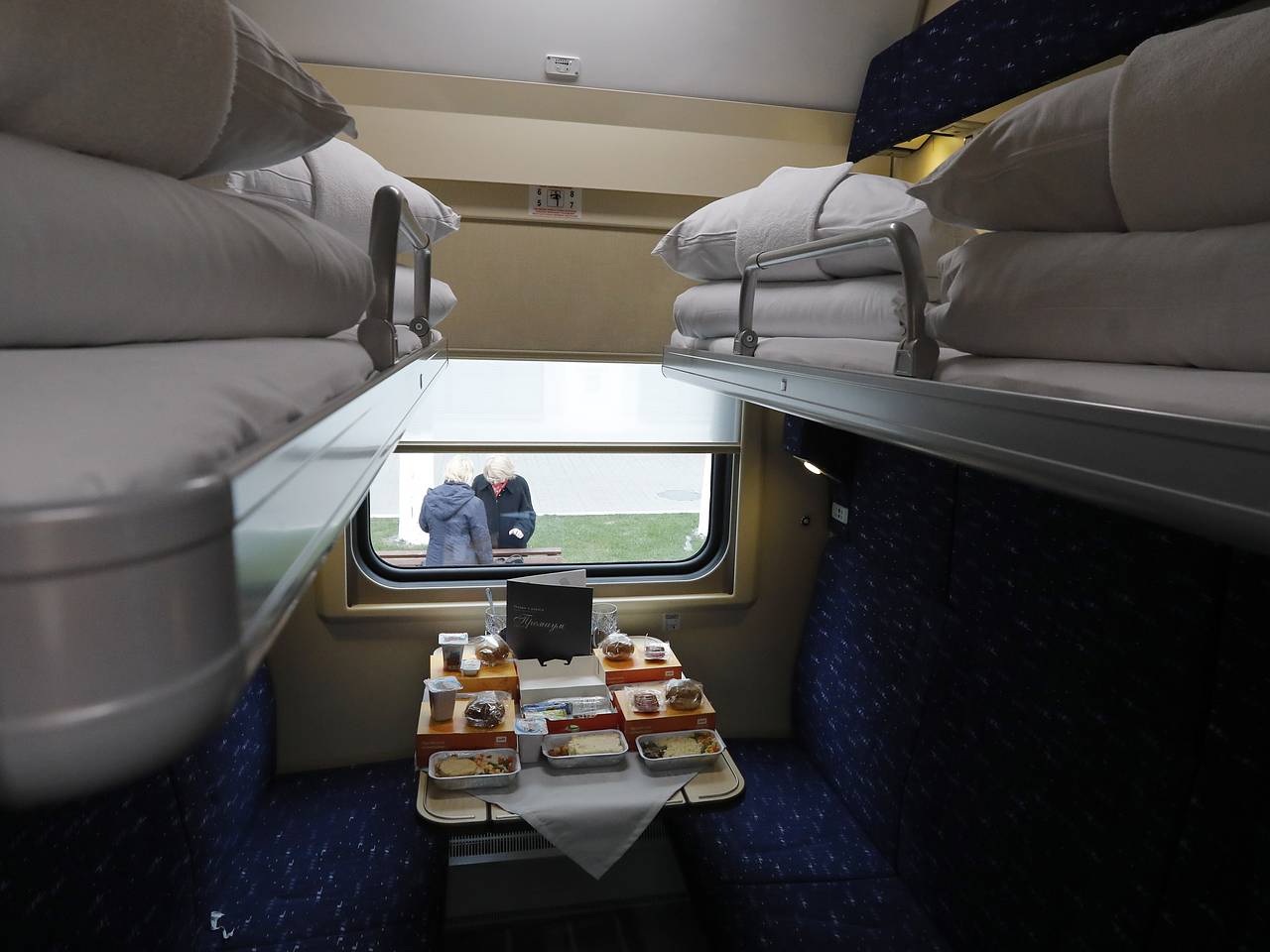 Тревел-блогерша призвала россиян отказаться от пяти продуктов в поездах