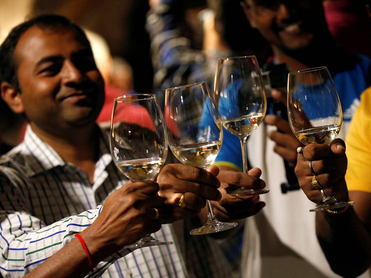 Тревел-блогер описал застольную традицию Грузии фразой «это не алкоголь, это терапия»